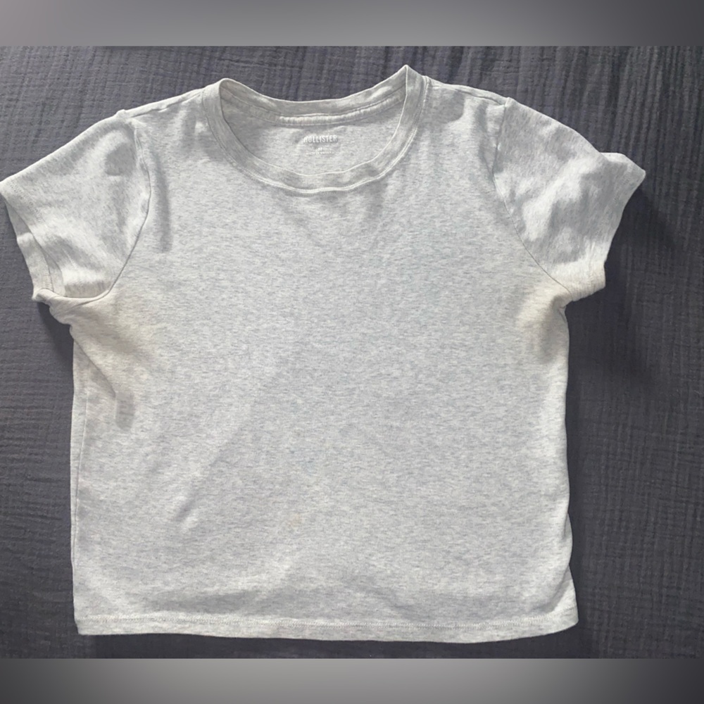 Hollister Women's Baby Tee Light Grey Size M